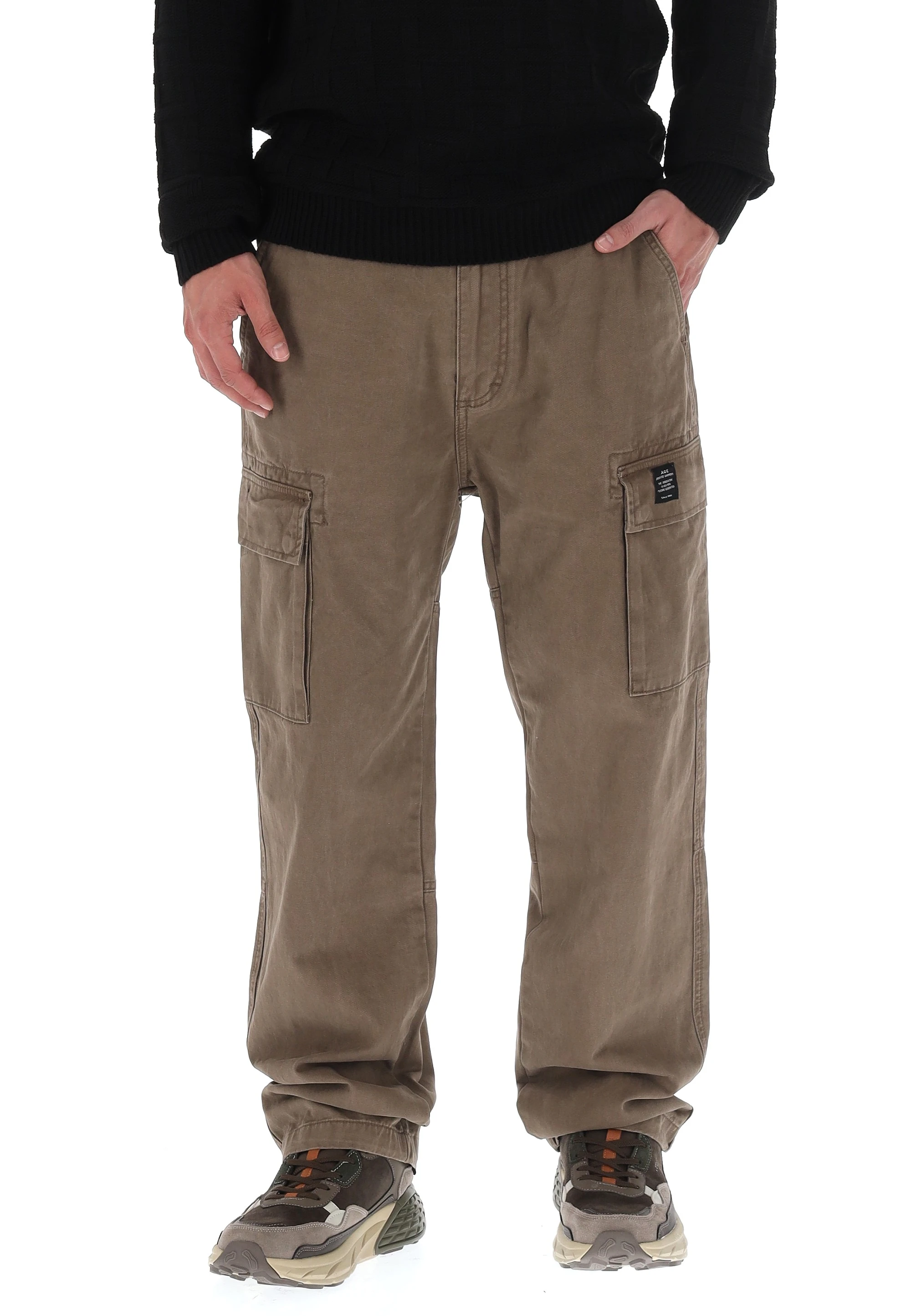 Pantalone tasconato Age uomo con coulisse sul fondo